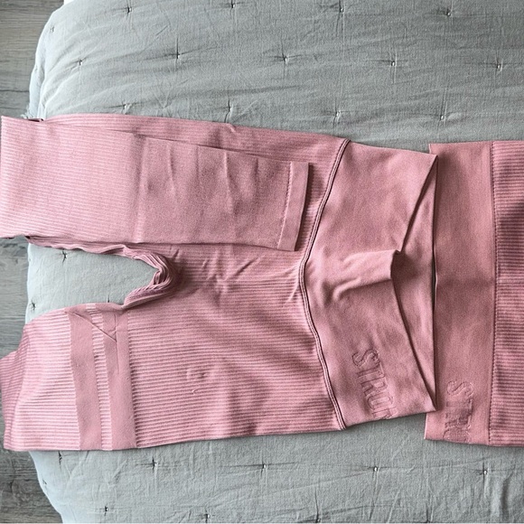 STRONGER activewear set - Picture 8 of 9